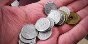 silver and gold round coins